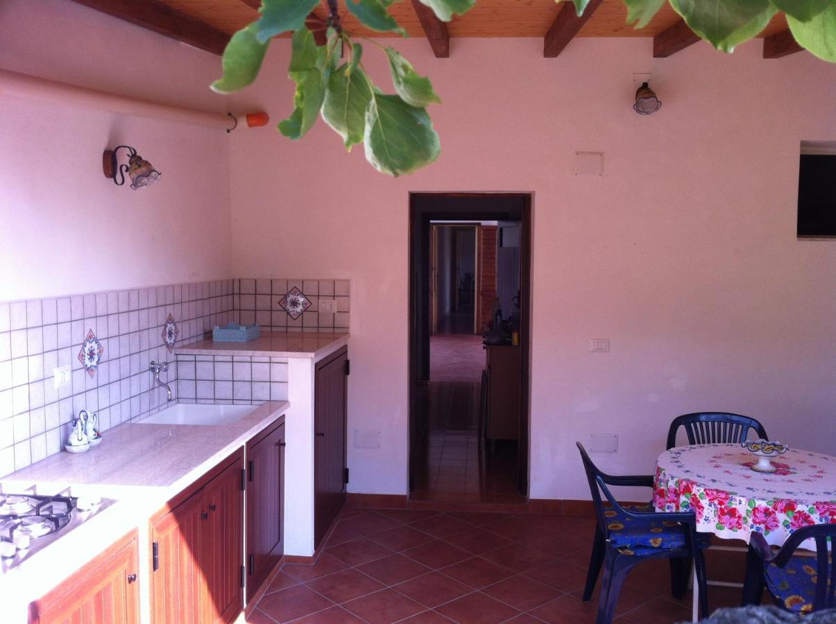 Villa By The Vulcano - 70Mq Plus Large Garden And Patio Eksteriør billede